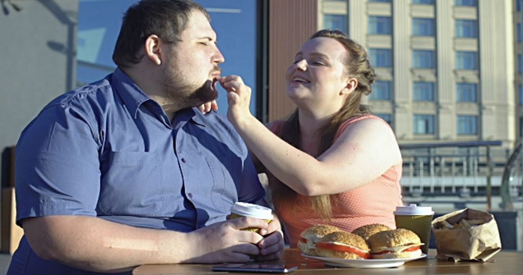 Gaining-Weight-Together-as-a-Couple-Proves-That-You’re-in-a-Happy-Relationship-1