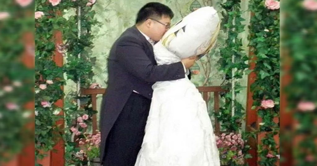 Wedding-of-Korean-Man-to-a-Pillow-Proves-Love-Knows-No-Boundaries-0