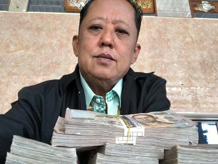 Thai-Millionaire-Offers-USD300,000-to-Whoever-Marries-His-Daughter,-Shocks-Netizens 2