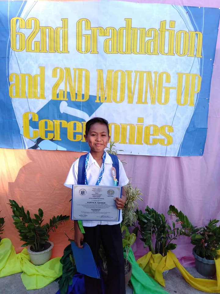 Grade-6-Student-Got-the-‘Best-Gift-Ever’-on-Graduation-Even-Without-Honors 2